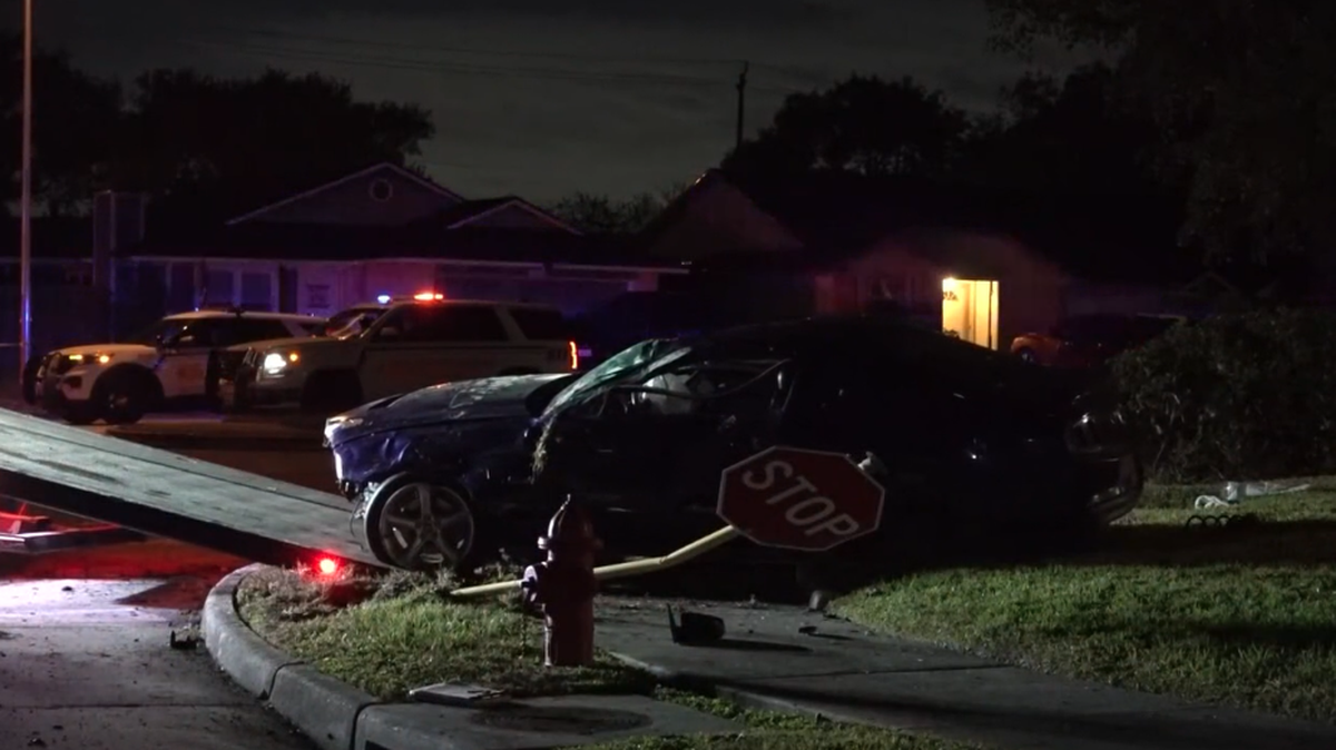 An 18-year-old died after crashing his vehicle into the front yard of a home, Texas authorities say.