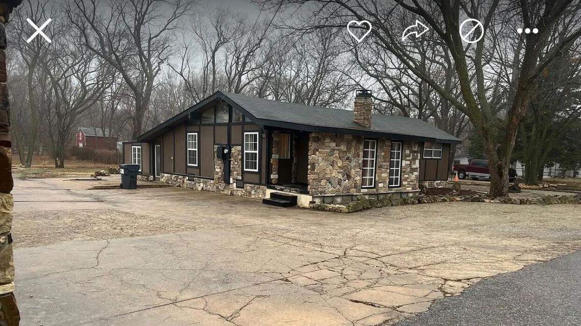 ‘Now I’m curious.’ House for sale in Kansas has a startling interior. Check it out