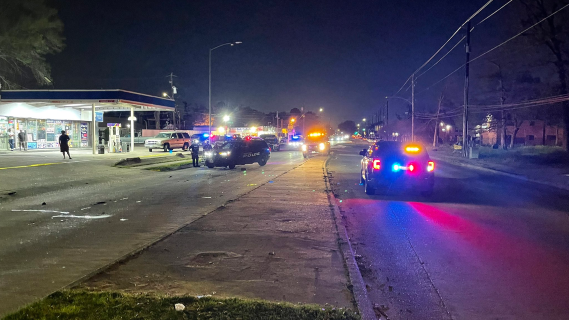 Texas police say a father ran away from the scene of a 100-mph crash, abandoning his injured wife and kids.