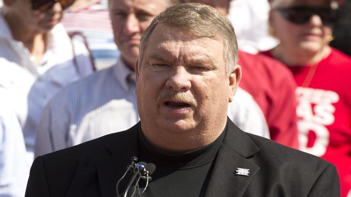 Tarrant County Sheriff Dee Anderson is in a runoff against former Dalworthington Gardens Police Chief Bill Waybourn.