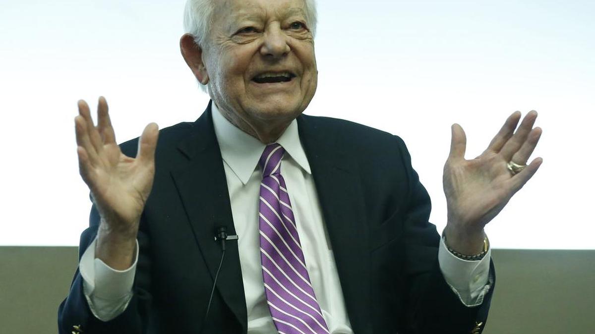 Veteran newsman Bob Schieffer discusses the election and voter frustrations on the TCU campus in Fort Worth.