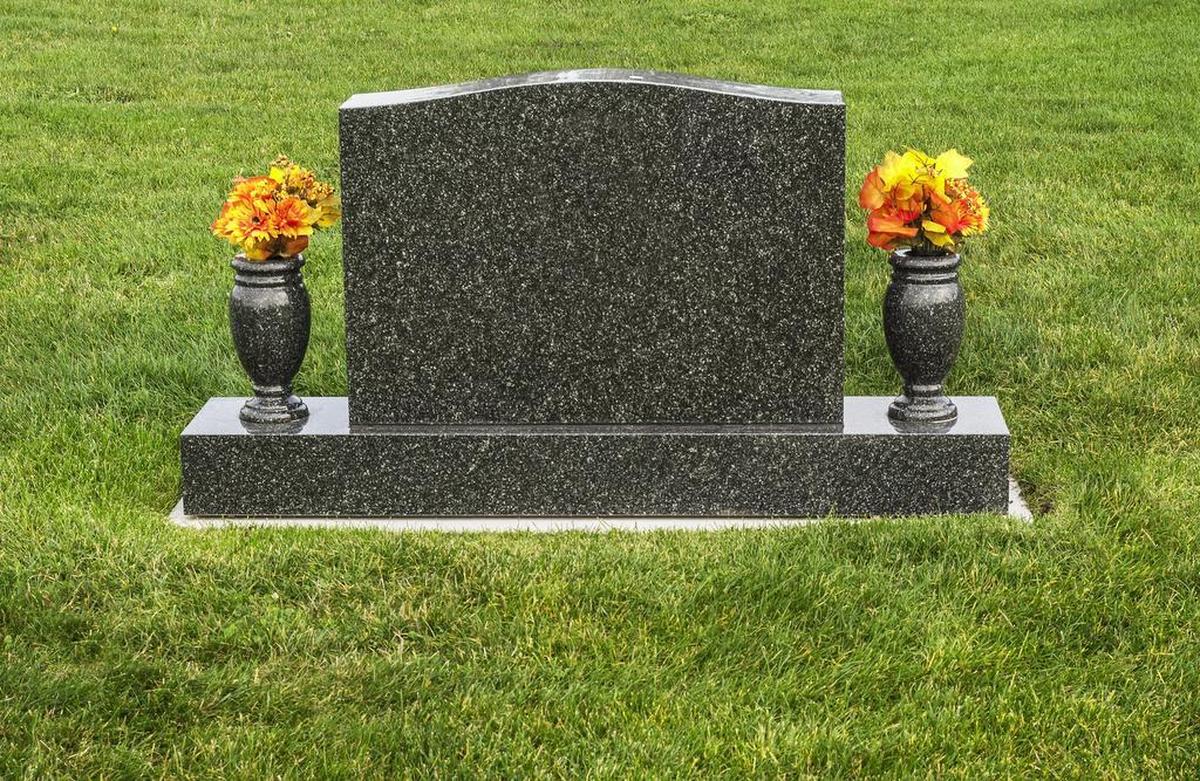 In California, there are no state laws requiring pet owners to dispose of deceased animals in a specific way.&nbsp;