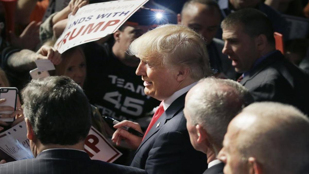 Republican presidential candidate Donald Trump signed autographs after after speaking at a rally in Fort Worth on Feb. 26, 2016.