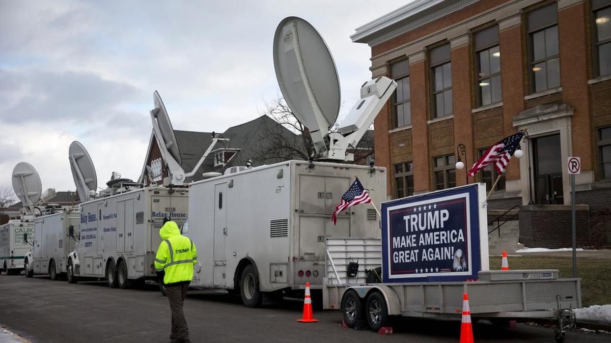 Live: A trailer with a sign supporting Republican presidential candidate Donald Trump, and satellite trucks, are parked on the campus of Drake University in Des Moines, Iowa,Thursday, Jan. 28, 2016, where Trump is scheduled to hold a campaign event. (AP Photo/Jae C. Hong)