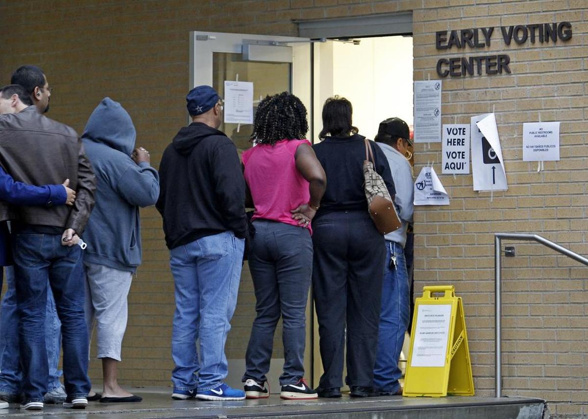 At 5 p.m., a steady flow of voters stretched through the door at the Griffin Sub-Courthouse on Miller Avenue on Election Day, Nov. 8, 2016.