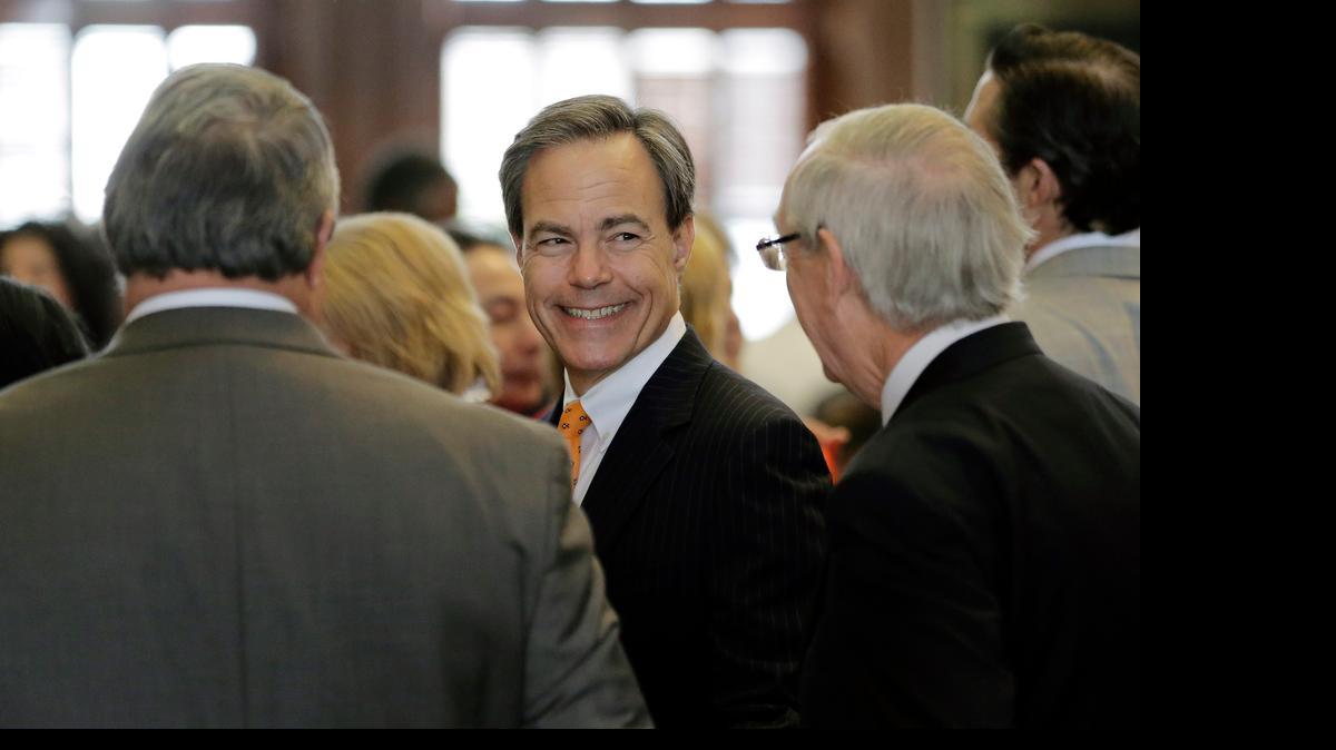 
Texas Speaker of the House Joe Strauss, center, talks to fellow lawmakers on the House floor on the final day of the legislative session, Monday, June 1, in Austin, Texas. (AP Photo/Eric Gay)
