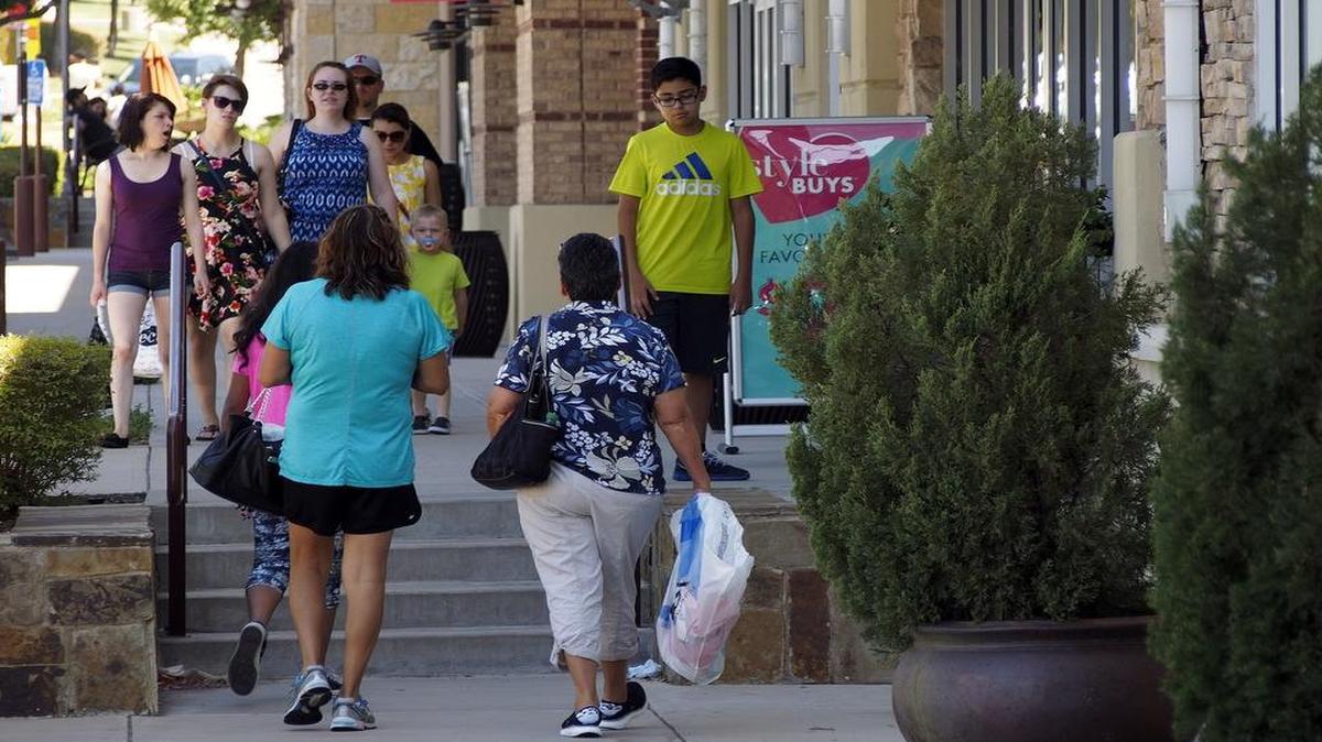 Shoppers cruised the stores at Alliance Town Center in Fort Worth on Aug. 8, 2015. The weekend of August 5-7 this year is Texas’ Tax-Free Weekend, a time when back-to-school shoppers can save the state sales tax on purchases of: clothing and footwear under $100; school supplies under $100; backpacks under $100 for elementary and secondary students.