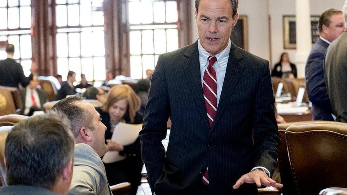 State House Speaker Joe Straus on the floor as the House takes up the budget on April 6, 2017.