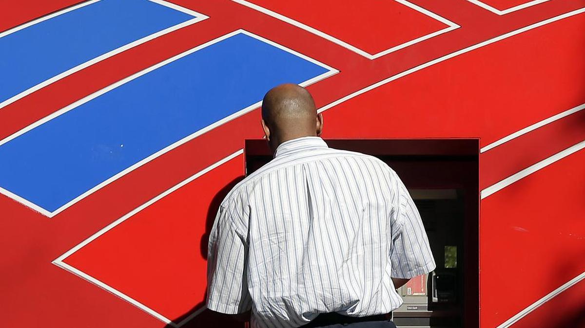A contractor got stuck Wednesday and used a Bank of America ATM in Corpus Christi to get help.