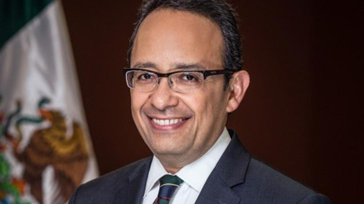 Consul General Carlos González Gutiérrez