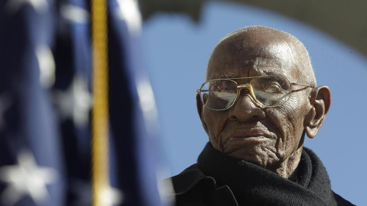 World War II veteran Richard Overton, in a 2013 photo taken at Arlington National Cemetery. He was 107 at the time of the trip for a Veterans Day ceremony in Washington, D.C.