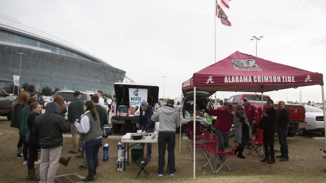 Five tips for Alabama, USC fans on parking at AT&T Stadium