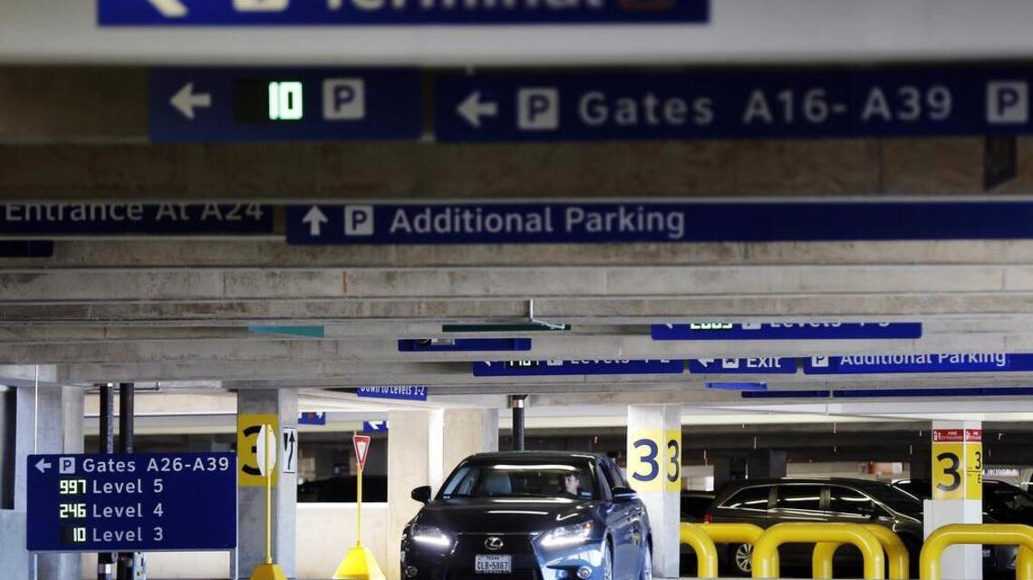 DFW Airport considers selling parking in advance with phone app