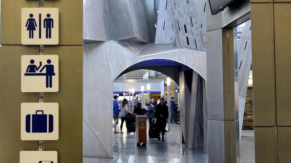 Why leisure travelers are booking lots of flights on American Airlines this summer