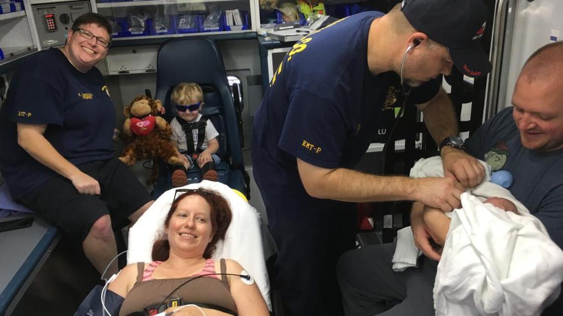 Woman gives birth on highway roadside near Glen Rose