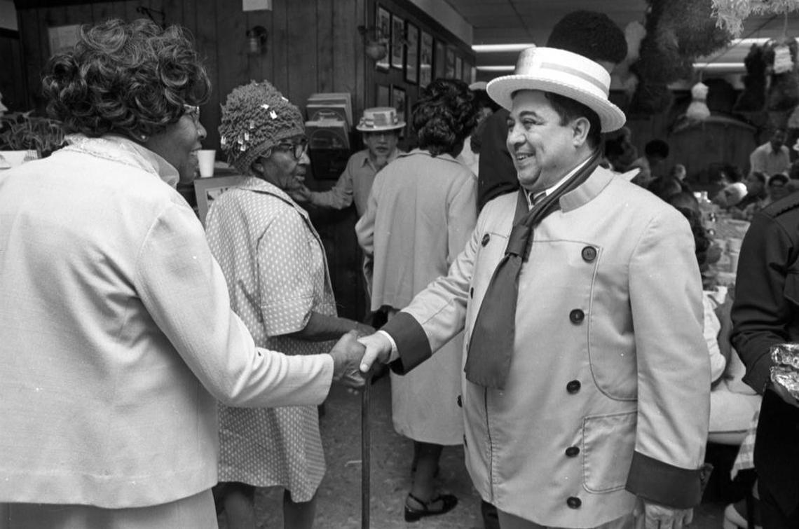 Raul Jimenez greets guests in 1978 at the Jimenez Restaurant in Fort Worth.