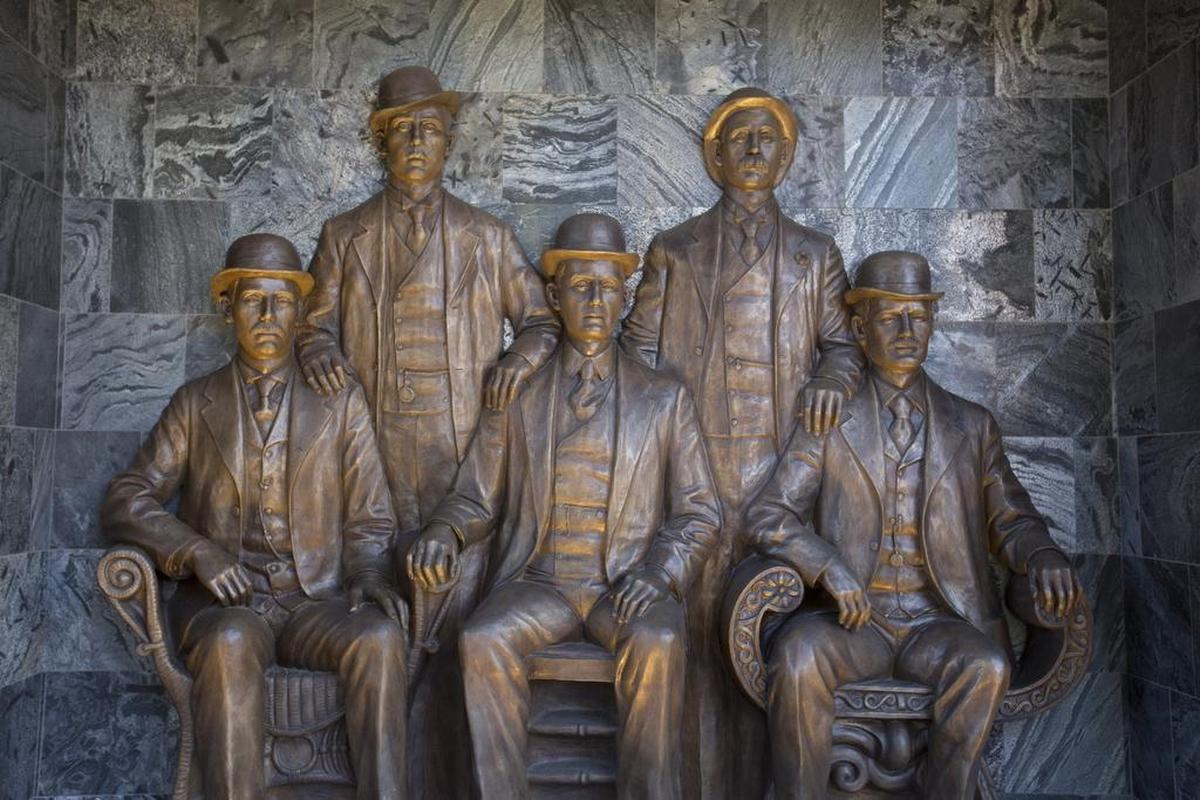 A new bronze, “The Wild Bunch,” remembers the iconic 1900 Fort Worth photograph of Butch Cassidy, the Sundance Kid and their robber gang.