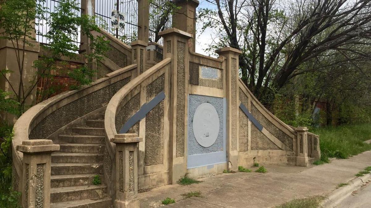 The Swift & Co. steps on the north side of Northeast 23rd Street will be protected, Mayor Betsey Price says.