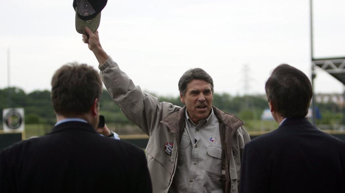 Rick Perry was cheered loudly at a 2009 Tea Party rally at La Grave Field.