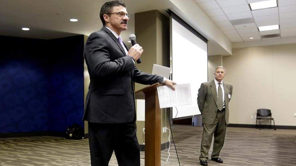 
Retired Fort Worth Police Chief Jeff Halstead, left, introduces retired Cincinnati Police Chief Tom Streicher on Feb. 15 at a Taser International conference at California Highway Patrol headquarters in Sacramento, Calif. A review by The Associated Press showed that Taser is covering airfare and hotel stays for police chiefs who travel to speak at the company’s marketing conferences. It is also hiring some recently retired chiefs as consultants, sometimes months after their cities signed contracts with Taser.
