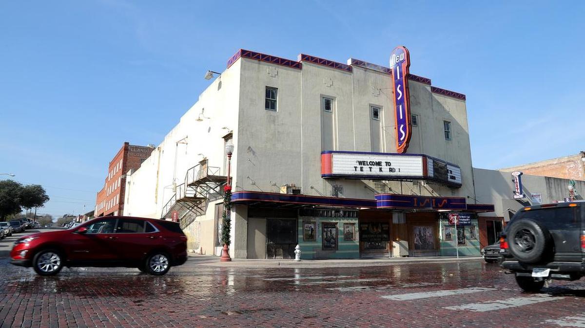 The New Isis Theater on North Main Street was one of many neighborhood theaters in Fort 
Worth in the 1950s and '60s. But the theater, shown here in 2017, has been closed for decades. 