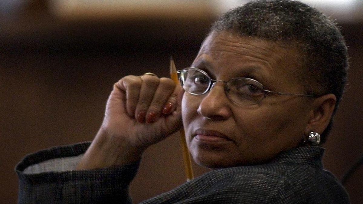 Dallas Democrat Mavis Knight at a 2004 State Board of Education meeting.
