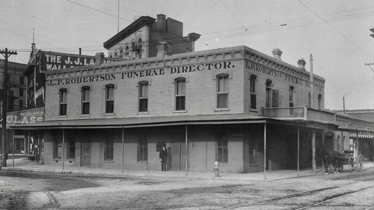 Castle’s funeral filled the old Robertson funeral chapel at Taylor and West 10th street.
