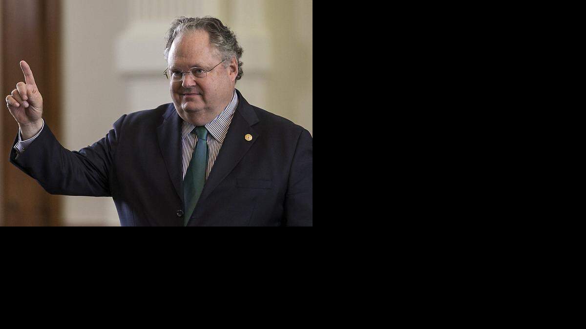
State Sen. Craig Estes, R-Wichita Falls, voted yes on Tuesday for his open-carry bill.

