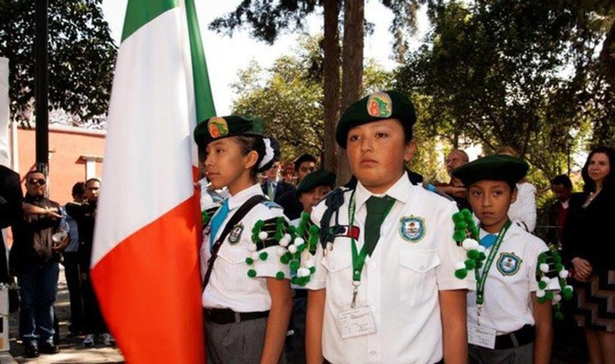 Schoolchildren in Mexico carry Irish flags at the annual observance for St. Patrick’s Battalion.