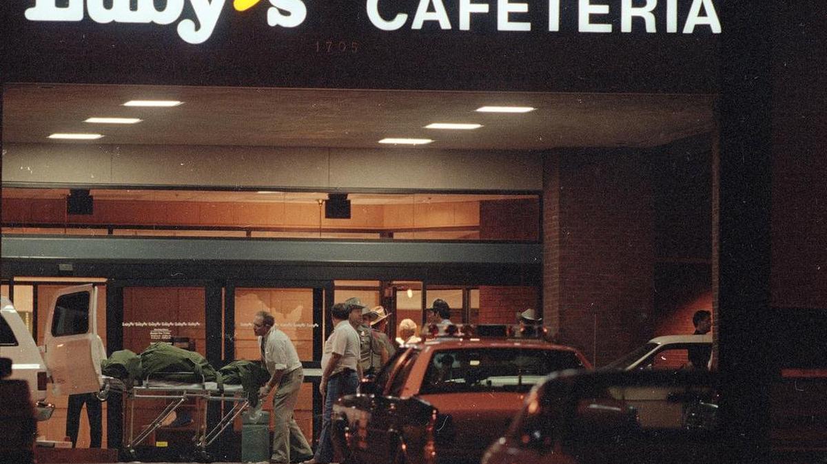 Officials remove bodies from Luby's Cafeteria in Killeen on Oct. 16, 1991.