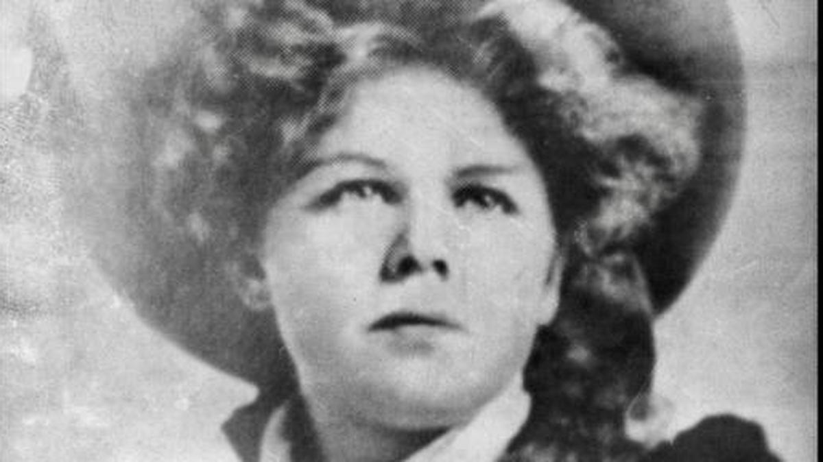 Rodeo historians say Lucille Mulhall’s 1917 “Round-Up” in Fort Worth was really the first indoor rodeo.