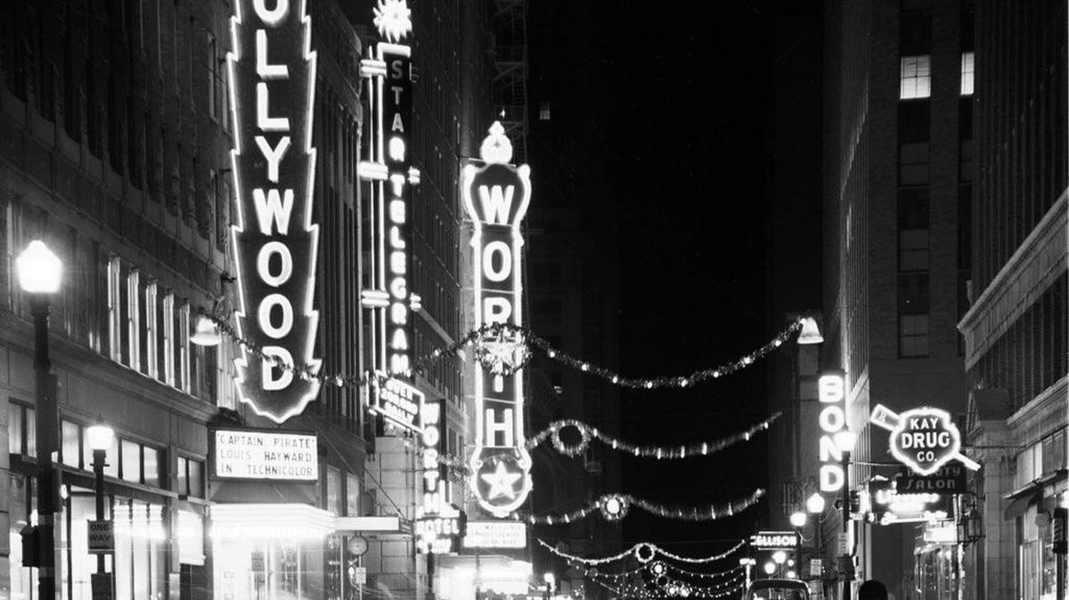 In 1952, the Hollywood Theater greeted Christmas shoppers at the gateway to downtown’s West Seventh Street “Show Row.”