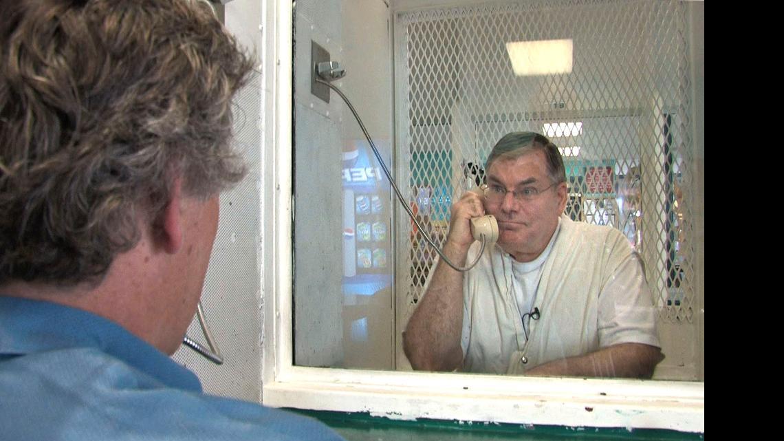 
Texas death ro inmate Lester Bower talks with Star-Telegram reporter Tim Madigan in 2008. 
