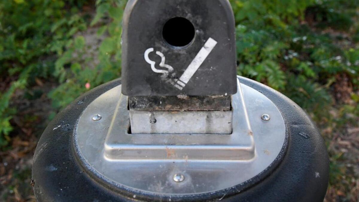 The Fort Worth City Council is discussing a smoking ordinance.