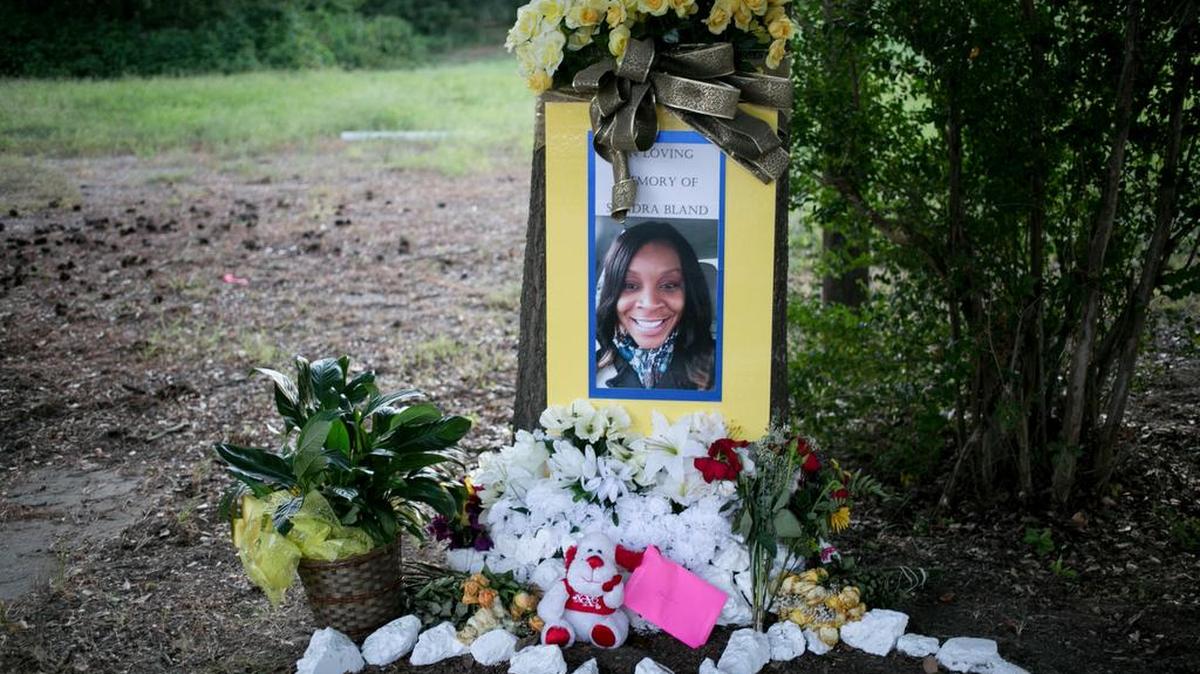 FILE -- A memorial for Sandra Bland near where she was arrested in Prairie View, Texas, July 23, 2015. A panel reviewing the Texas jail where Bland, a 28-year-old black woman, was found dead three days after being arrested last July has called for major changes in the treatment and medical screening of inmates.