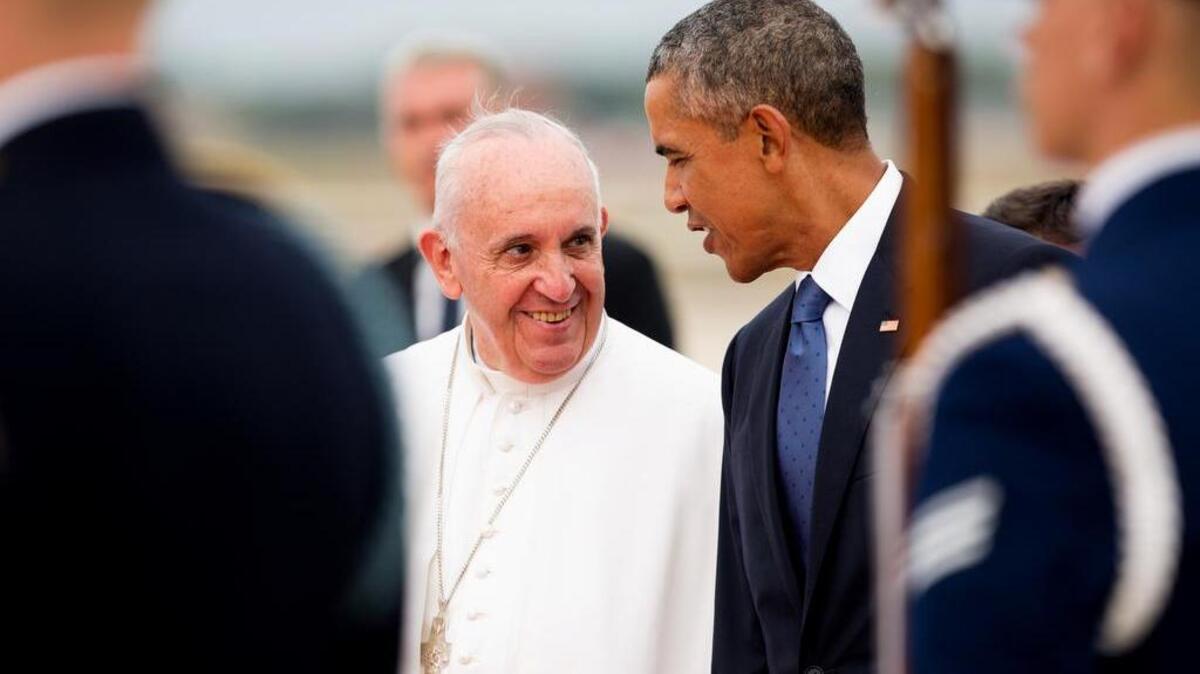 
Pope Francis visits with President Barack Obama after arriving at Andrews Air Force Base on Tuesday. 
