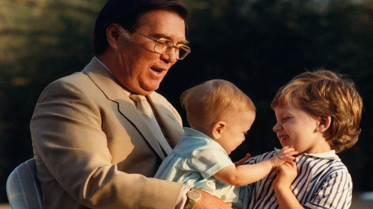 
Dee J. Kelly Sr. with grandchildren in 1986. 
