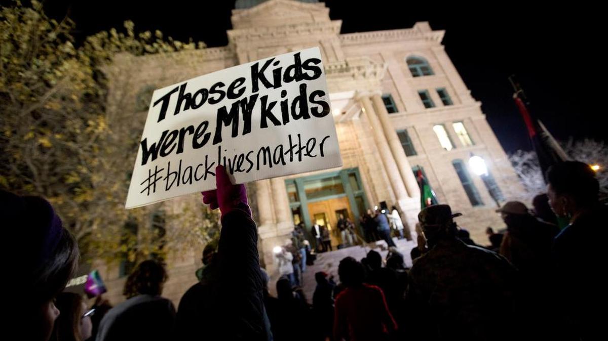 A crowd gathered to protest against the Fort Worth police at the Tarrant County Courthouse on Thursday, December 22, 2016.