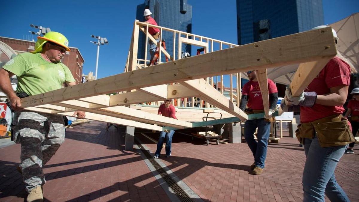 XTO Energy Inc., a subsidiary of Exxon Mobil Corporation, in partnership with Trinity Habitat for Humanity, kicked off a week-long blitz build in downtown Fort Worth’s Sundance Square on Tuesday, April 5, 2016.