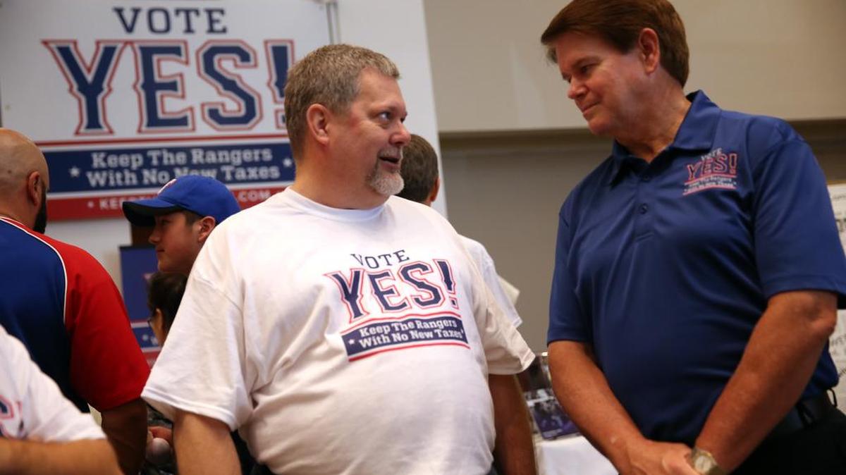 James Reynolds talks with Arlington Mayor Jeff Williams at Arlington Convention Center in August.