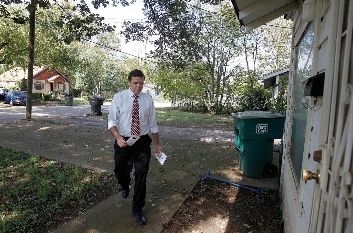Ken Shetter, president of One Safe Place, distributes door hangers at a Fort Worth neighborhood in 2016.