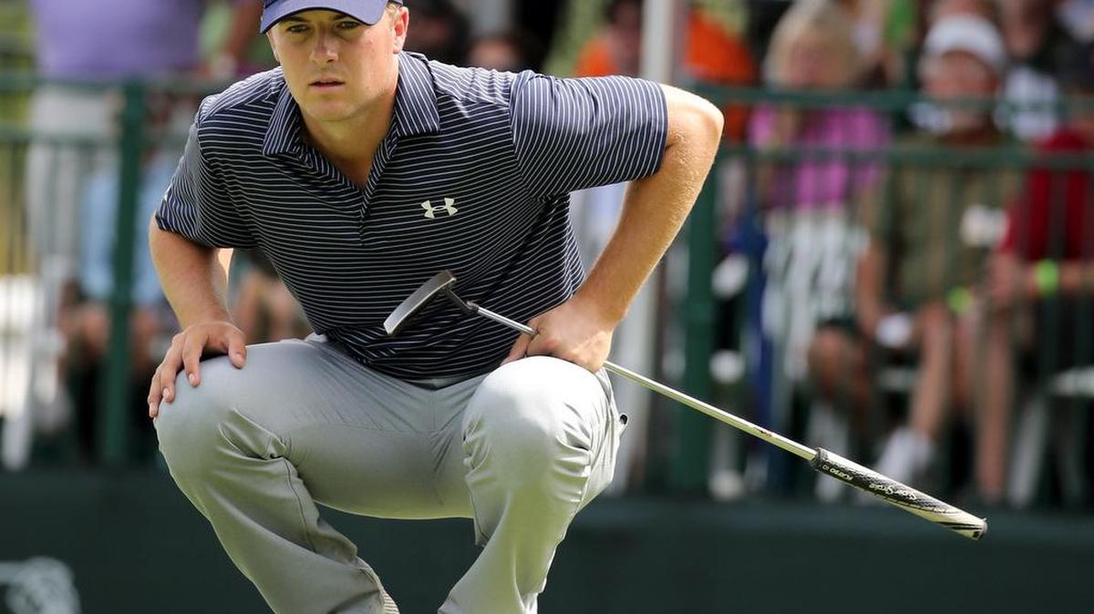 Jordan Spieth, golf’s top player last year, lines up a putt on the 17th green at Colonial Country Club’s 2015 tournament.