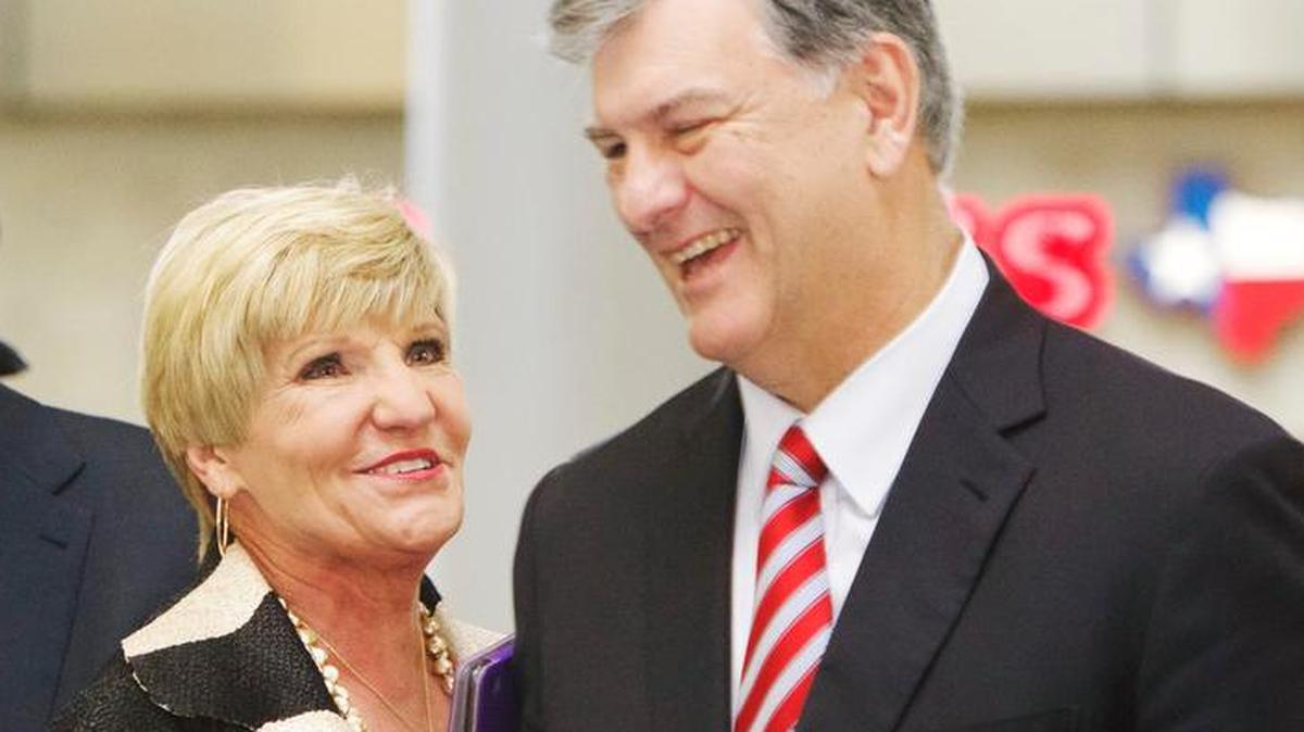 Fort Worth Mayor Betsy Price (center) and Dallas Mayor Mike Rawlings (right) with Anerican Airlines CEO Doug Parker.