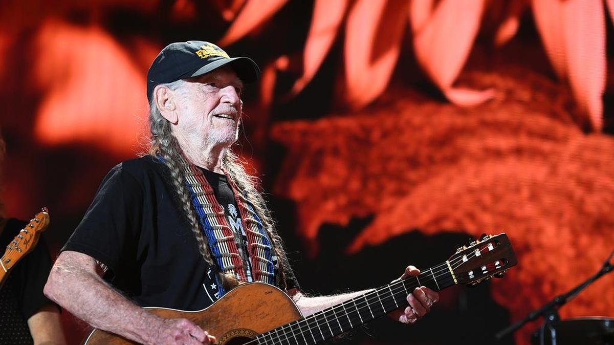 Rep. Matt Krause was right to denounce the attacks on Willie Nelson simply because Nelson is supporting Rep. Beto O’Rourke.