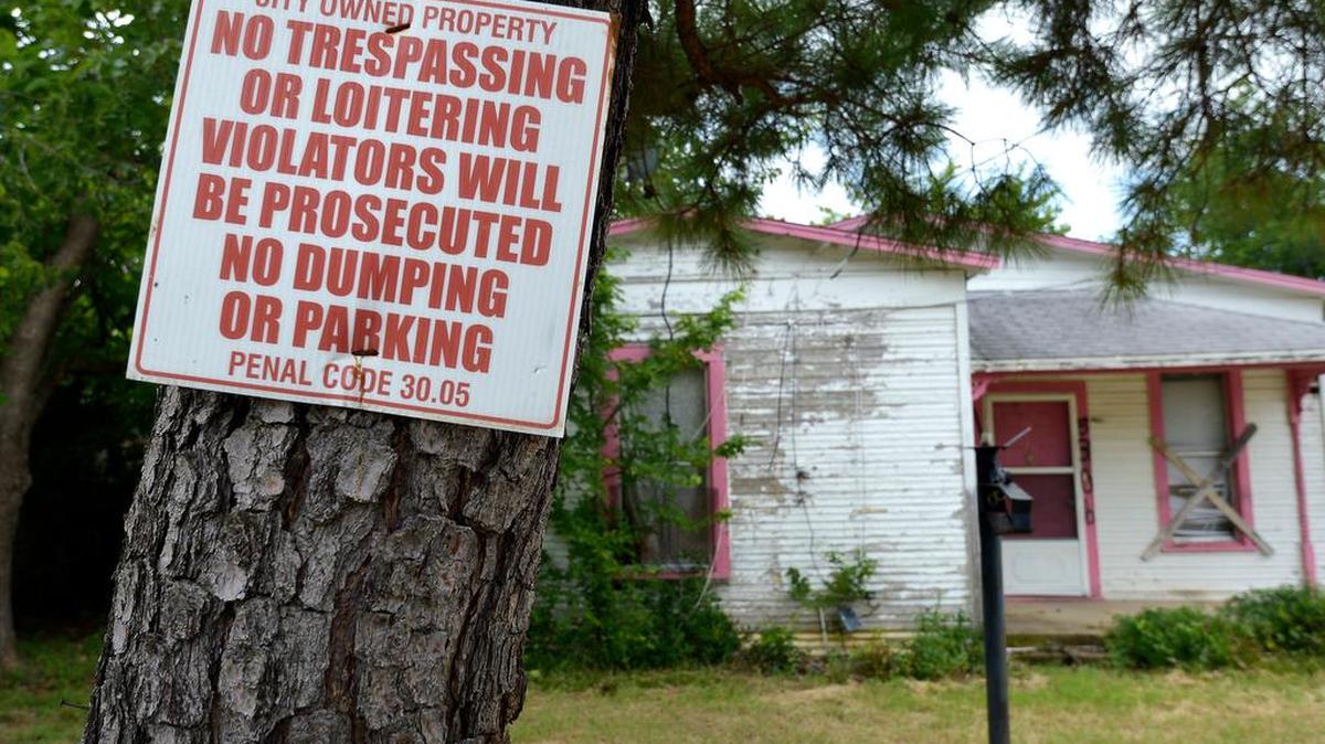 A vacant home on Turner Street in Stop Six neighborhood in Fort Worth. The Fort Worth City Council will like begin the process of removing the Historic and Cultural Landmark designation for Stop Six.
