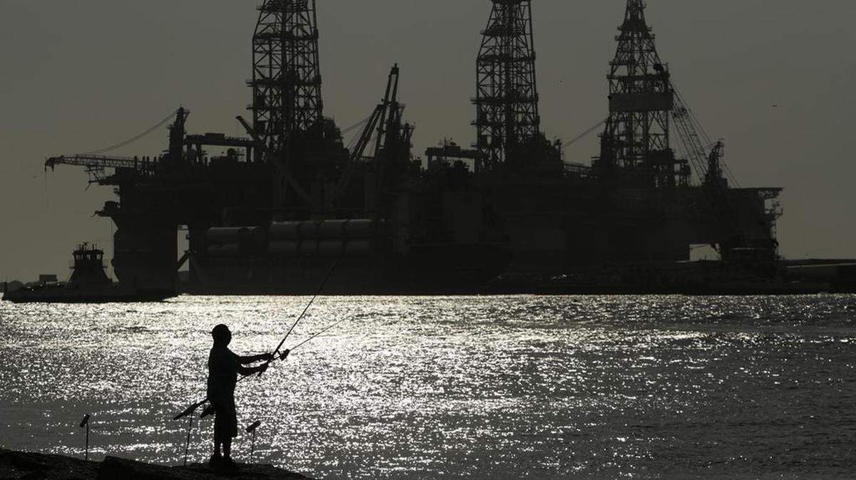 More domestic oil, not electric vehicles, is the way to go, writes Charles Andrews of Fort Worth.