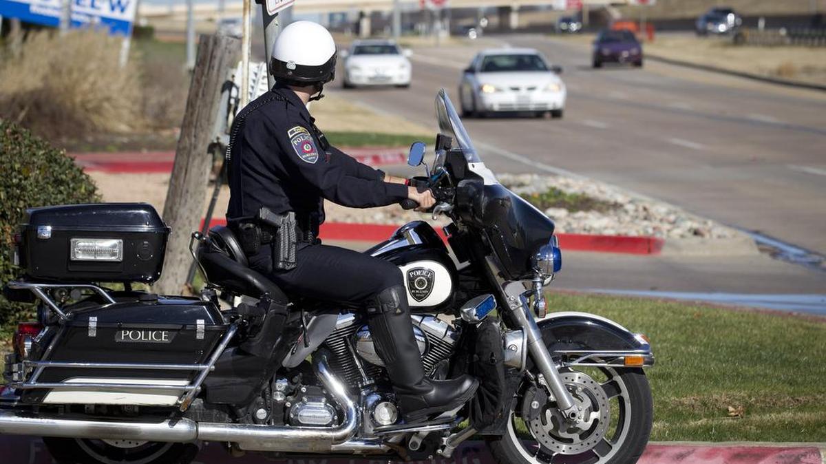 There’s one surefire way not to have problems with police officers, writes Angela Benvenuto of Arlington: Surrender to them.
