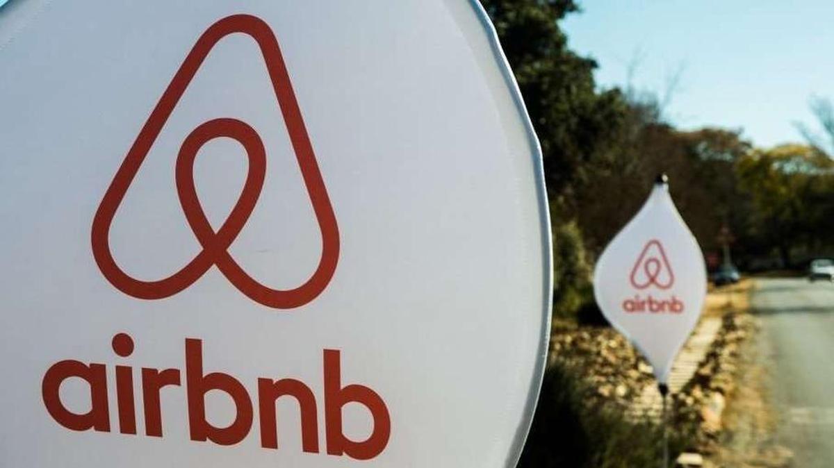 Sings for Airbnb