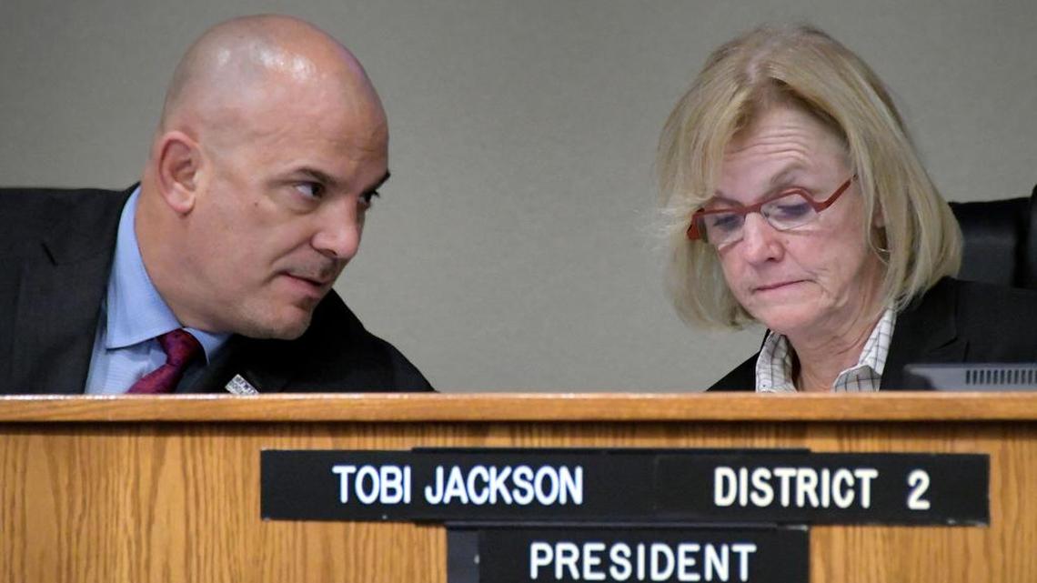 Superintendent Kent Scribner talks to trustee Tobi Jackson as the board takes up a strict ethics policy in 2017. Jackson is seeking a third term on the Fort Worth school board on May 4.