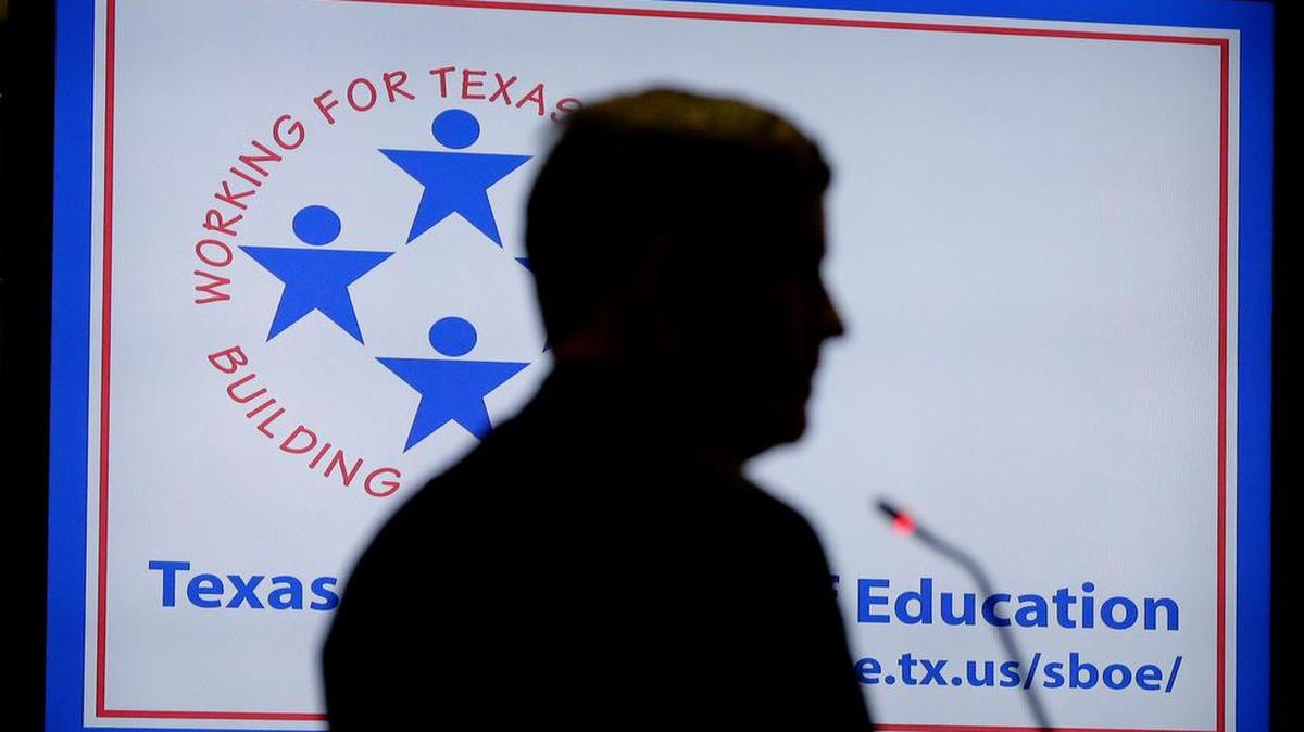 The State Board of Education narrowly rejected a proposal that would have given it the option of creating an expert panel for the sole purpose of identifying errors in textbooks.